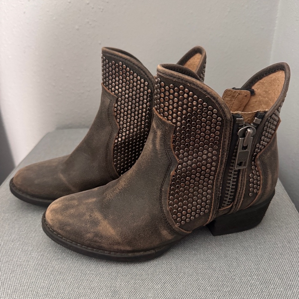 Circle G by Corral Studded Leather Booties